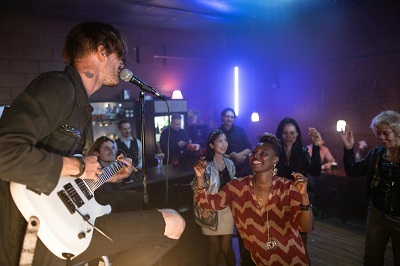 Música ao vivo canela, gramado, igreJinha, três coroas, porto alegre, rio grande do sul. Banda para casamento, banda para eventos, banda para eventos corporativos, banda para aniversários 15 anos, banda para formatura. Músico para restaurante, músico para hotéis, banda de sucesso rio grande do sul, banda para cerimônia de casamento, banda para festa de casamento, voz e violão.